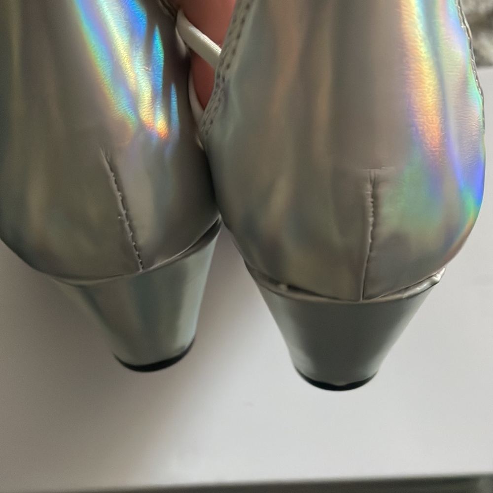 Shoes - Picture 2 of 3